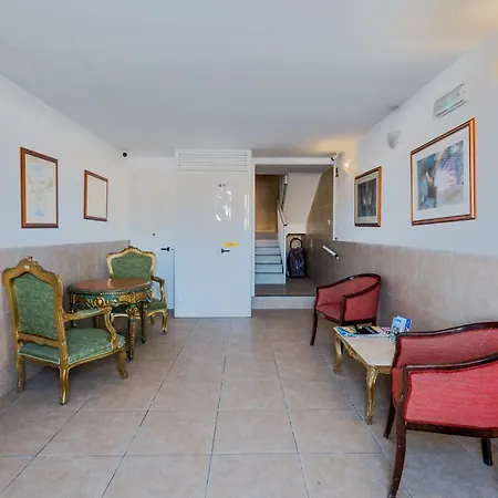 Blue Harbour 5 - 2 Bedroom Seafront Penthouse With Stunning Seaviews - By Getawaysmalta *