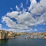 Lejlighed Blue Harbour 5 - 2 Bedroom Seafront Penthouse With Stunning Seaviews - By Getawaysmalta