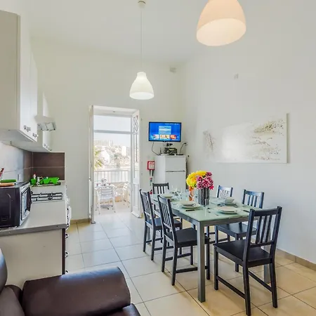 Blue Harbour 5 - 2 Bedroom Seafront Penthouse With Stunning Seaviews - By Getawaysmalta Lejlighed *