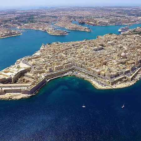 Blue Harbour 2 Bedroom Seafront With Stunning Seaviews - By Getawaysmalta