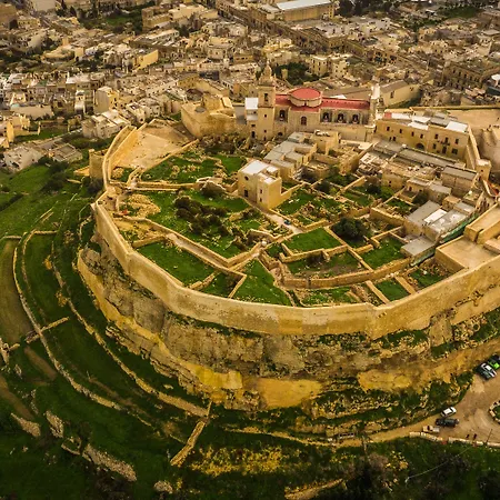 Blue Harbour 5 - 2 Bedroom Seafront Penthouse With Stunning Seaviews - By Getawaysmalta San Pawl il-Baħar