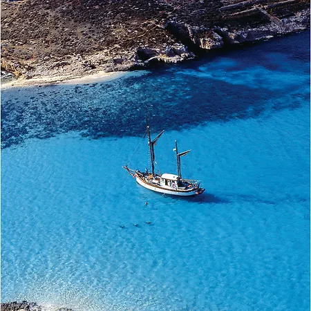 Blue Harbour 5 - 2 Bedroom Seafront Penthouse With Stunning Seaviews - By Getawaysmalta