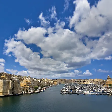 Lejlighed Blue Harbour 5 - 2 Bedroom Seafront Penthouse With Stunning Seaviews - By Getawaysmalta