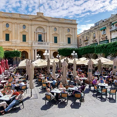 Blue Harbour 5 - 2 Bedroom Seafront Penthouse With Stunning Seaviews - By Getawaysmalta