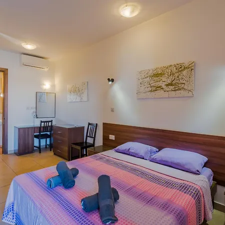 Апартаменты Blue Harbour 5 - Seafront Penthouse With Stunning Seaviews - By Getawaysmalta