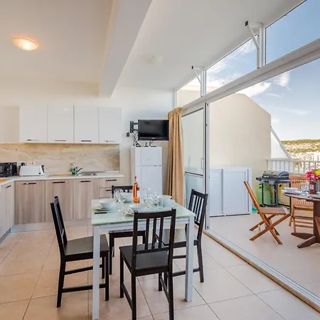 Blue Harbour 5 - 2 Bedroom Seafront Penthouse With Stunning Seaviews - By Getawaysmalta Daire St. Paul's Bay