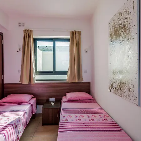 Апартаменты Blue Harbour 5 - Seafront Penthouse With Stunning Seaviews - By Getawaysmalta