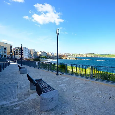 Blue Harbour 5 - 2 Bedroom Seafront Penthouse With Stunning Seaviews - By Getawaysmalta Lejlighed