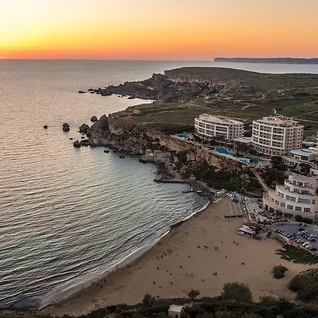 Blue Harbour 2 Bedroom Seafront With Stunning Seaviews - By Getawaysmalta Apartment