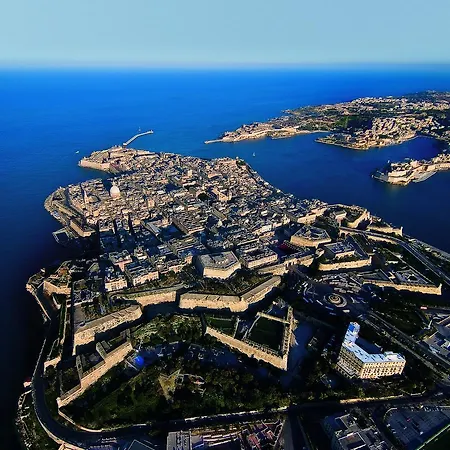 Blue Harbour 2 Bedroom Seafront With Stunning Seaviews - By Getawaysmalta Apartment