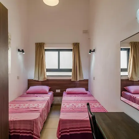 Blue Harbour 2 Bedroom Seafront With Stunning Seaviews - By Getawaysmalta *
