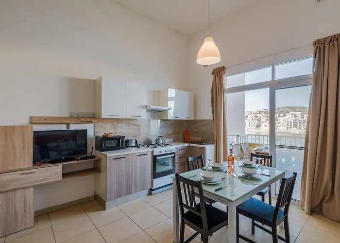 Blue Harbour 5 - 2 Bedroom Seafront Penthouse With Stunning Seaviews - By Getawaysmalta Appartement St. Paul's Bay