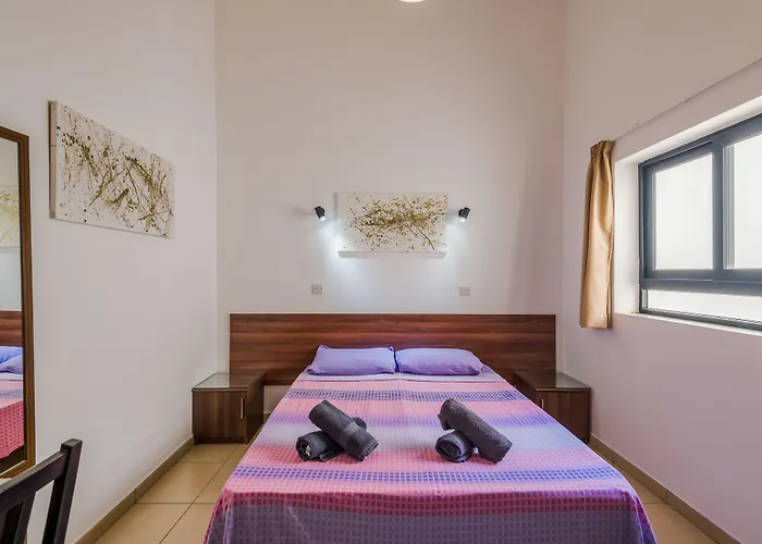 Blue Harbour 5 - 2 Bedroom Seafront Penthouse With Stunning Seaviews - By Getawaysmalta