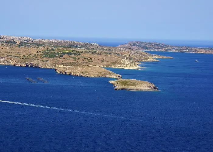 Blue Harbour 5 - 2 Bedroom Seafront Penthouse With Stunning Seaviews - By Getawaysmalta St. Paul's Bay