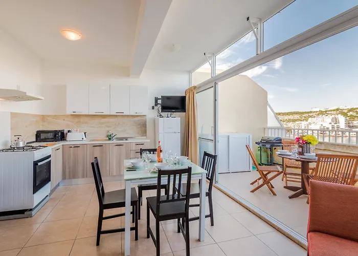 Blue Harbour 5 - 2 Bedroom Seafront Penthouse With Stunning Seaviews - By Getawaysmalta Appartement St. Paul's Bay