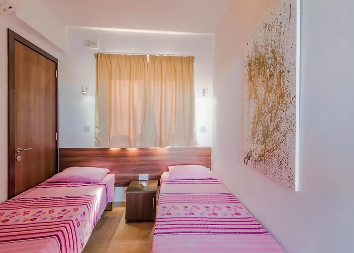 Blue Harbour 5 - 2 Bedroom Seafront Penthouse With Stunning Seaviews - By Getawaysmalta