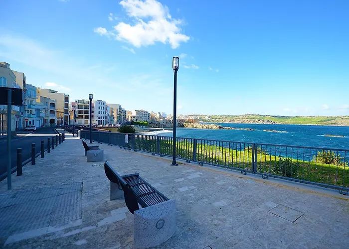 Blue Harbour 5 - 2 Bedroom Seafront Penthouse With Stunning Seaviews - By Getawaysmalta Apartmán