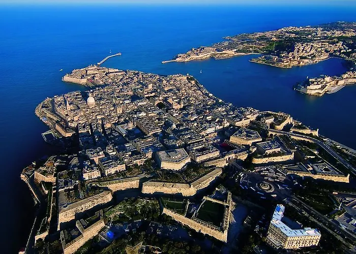 Blue Harbour 5 - 2 Bedroom Seafront Penthouse With Stunning Seaviews - By Getawaysmalta Appartement